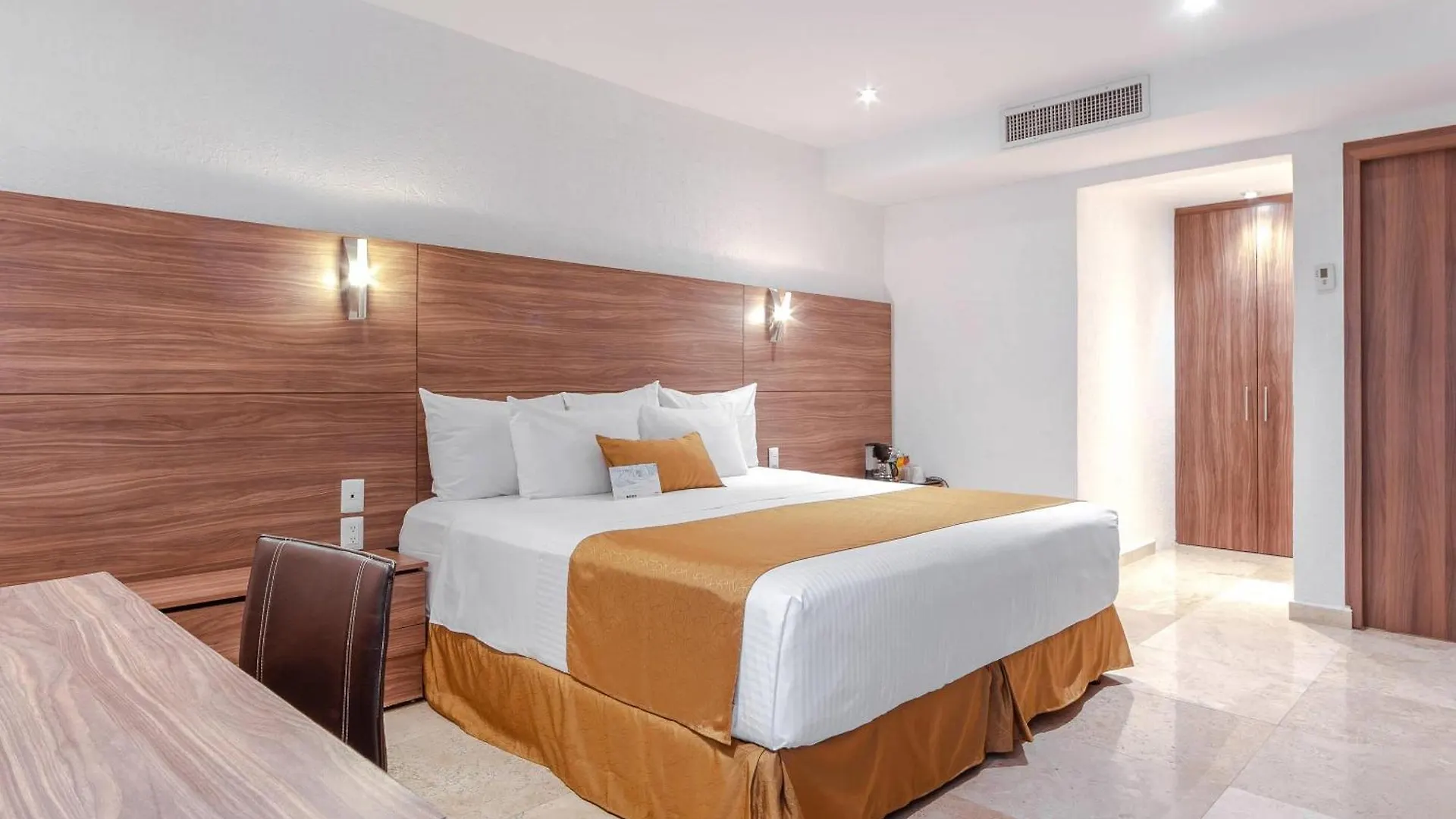Отель Comfort Inn Queretaro Tecnologico